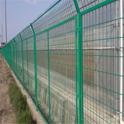 南寧公路護欄網 詳解1.8×3米帶邊框護欄網規(guī)格與應用